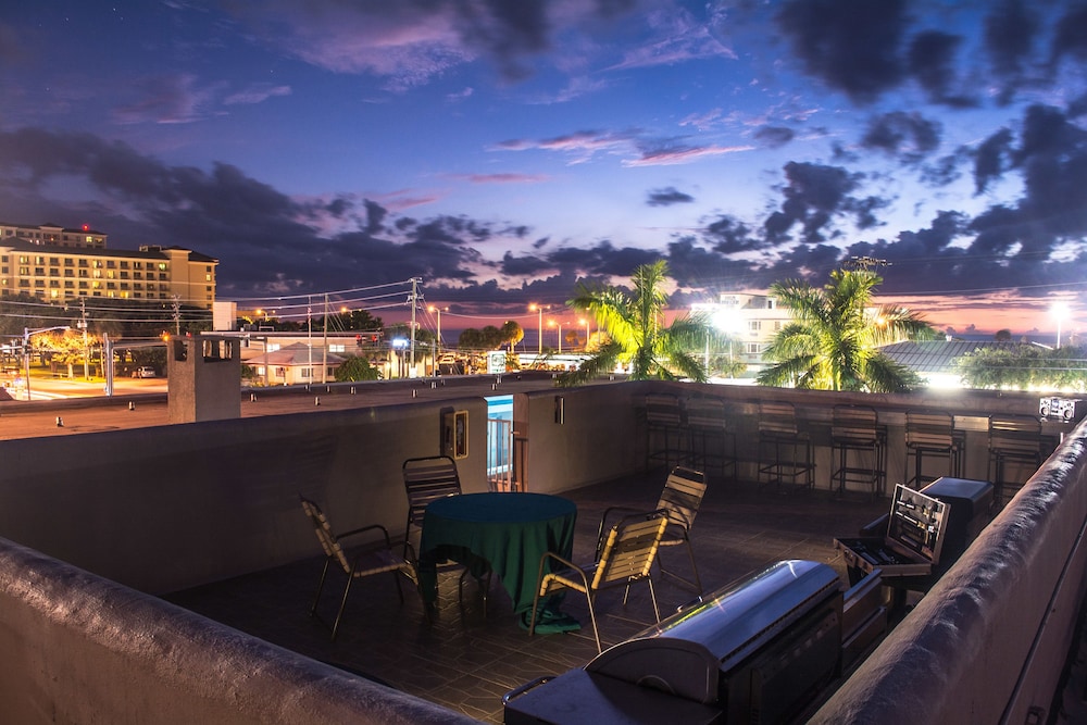 Camelot Beach Suites - photo 31