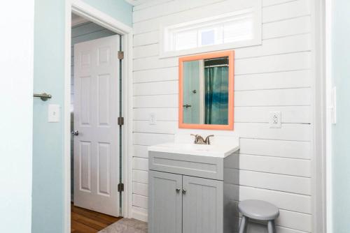 Salty But Sweet by Oak Island Accommodations - photo 24