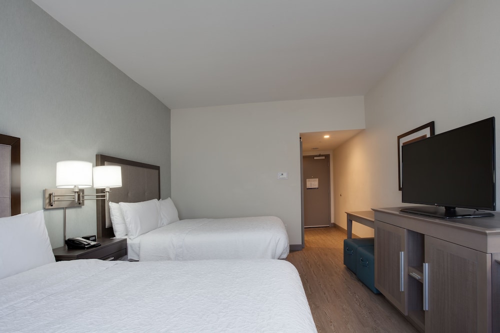 Hampton Inn & Suites Miami Wynwood Design District - photo 20
