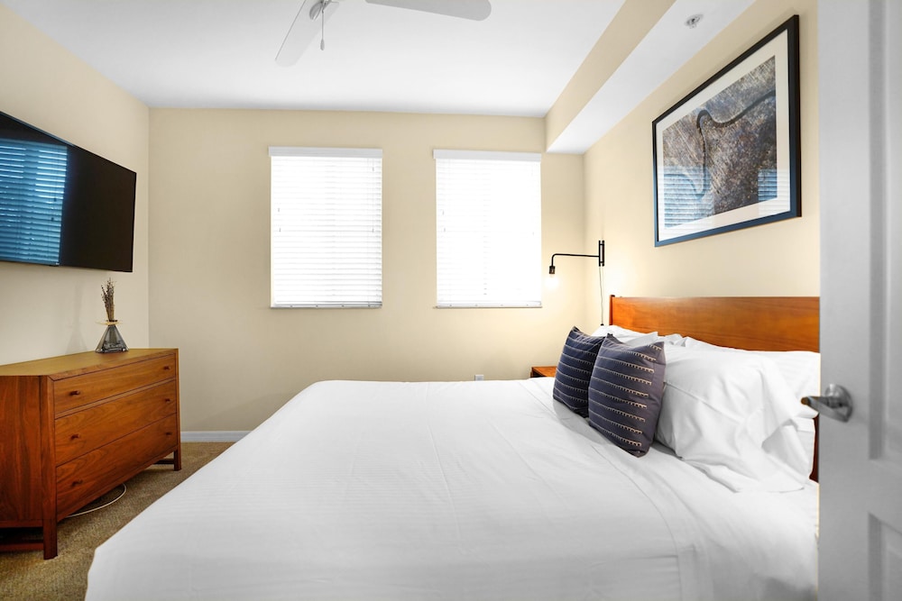 Dharma Home Suites South Miami at Red Road Commons - photo 4