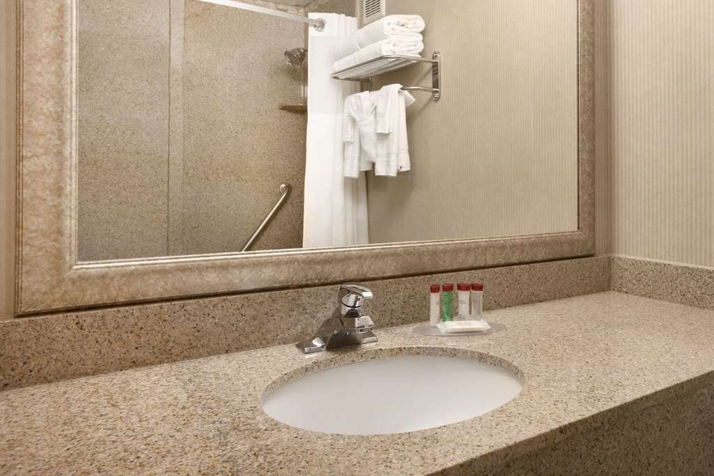 Ramada by Wyndham Newark Wilmington - photo 8