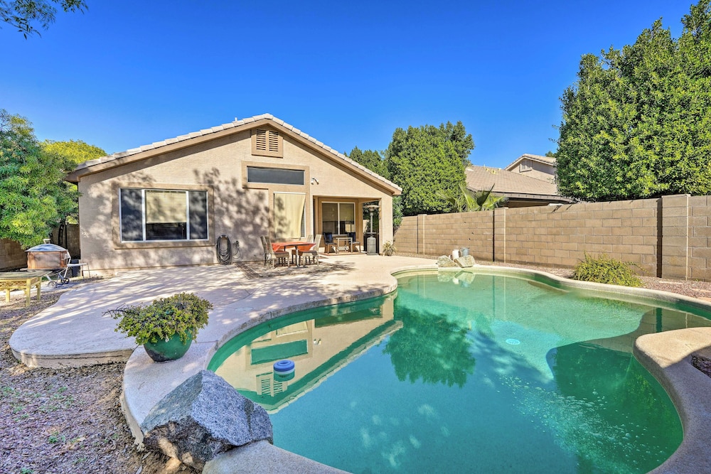 4 Mi to Peoria Sports Complex Family Home with Pool — 4-Star Luxury Hotel in Glendale, United States