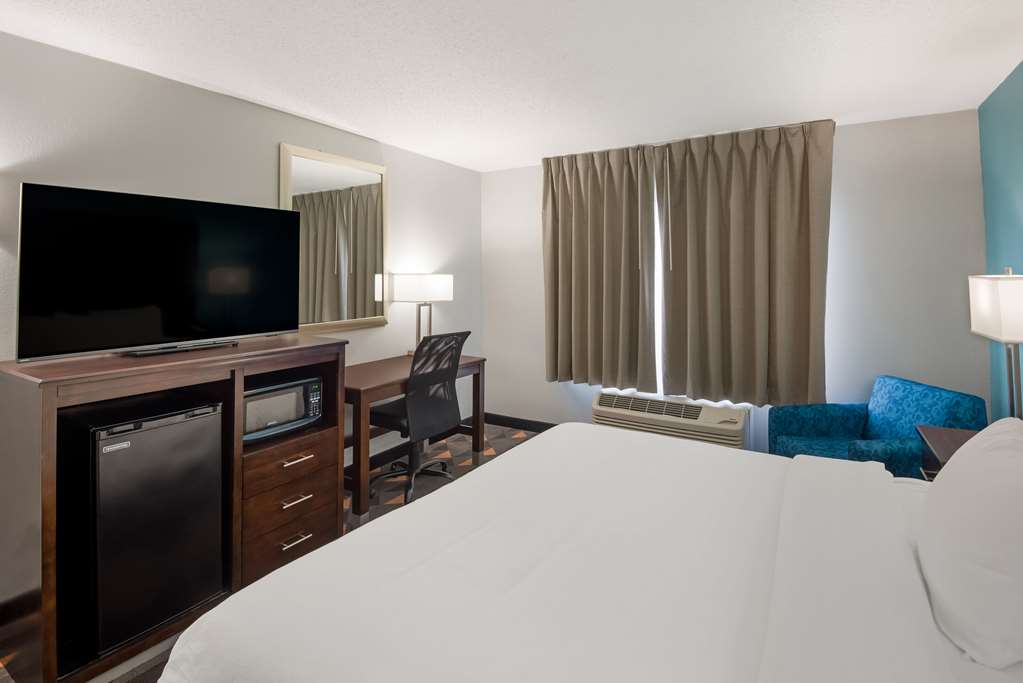 Clarion Pointe Indianapolis Northeast - photo 9