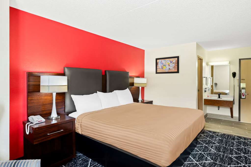 Econo Lodge Emporia - photo 24