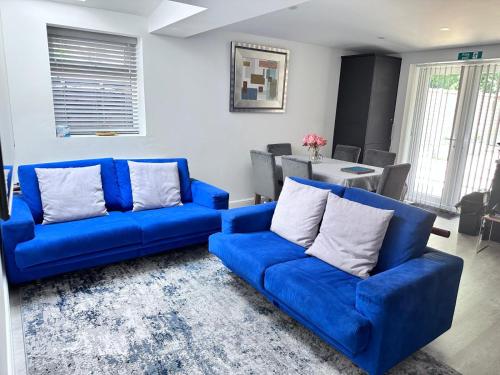 Watford Junction Oasis Modern 3BR Ensuite with Garden — 4-Star Luxury Hotel in Watford, United Kingdom