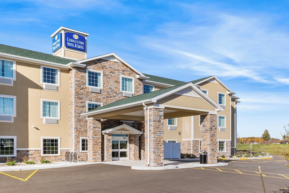 Cobblestone Hotel Suites Denmark Green Bay — Denmark