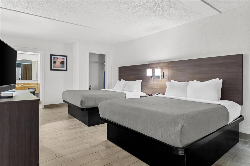 Quality Inn & Suites at Tropicana Field - photo 37