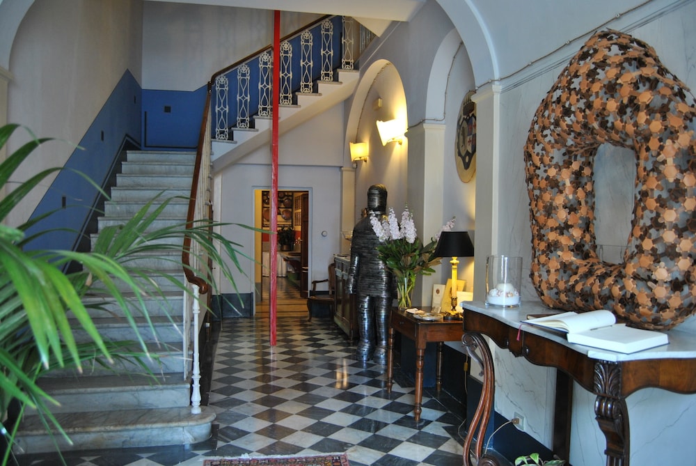 Residenza Palazzo Visdomini — 4-Star Luxury Hotel in Pietrasanta, Italy