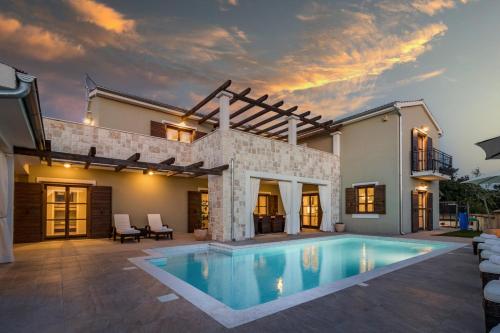 Villa Rajana for 14 persons with kids playground & pool heating in Central Istria — 5-Star Luxury Hotel in Svetvincenat, Croatia