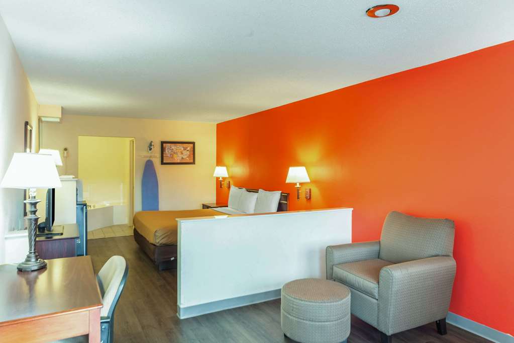 Econo Lodge Laurel - photo 17