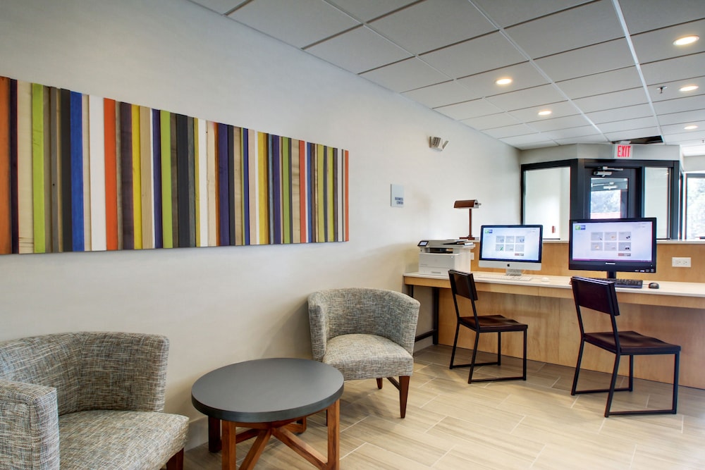 Holiday Inn Express & Suites Aurora Naperville by IHG - photo 62