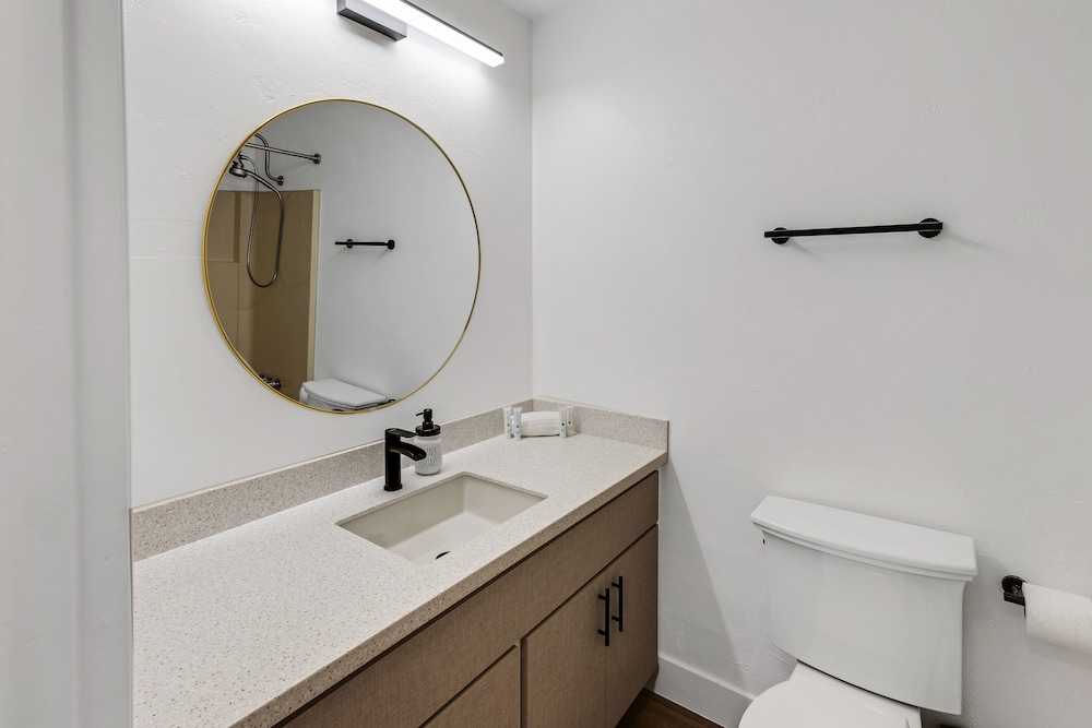 Beautiful Ski in ski out Condo Located On The Eagle Point Resort 1 Bedroom Condo by RedAwning - photo 9