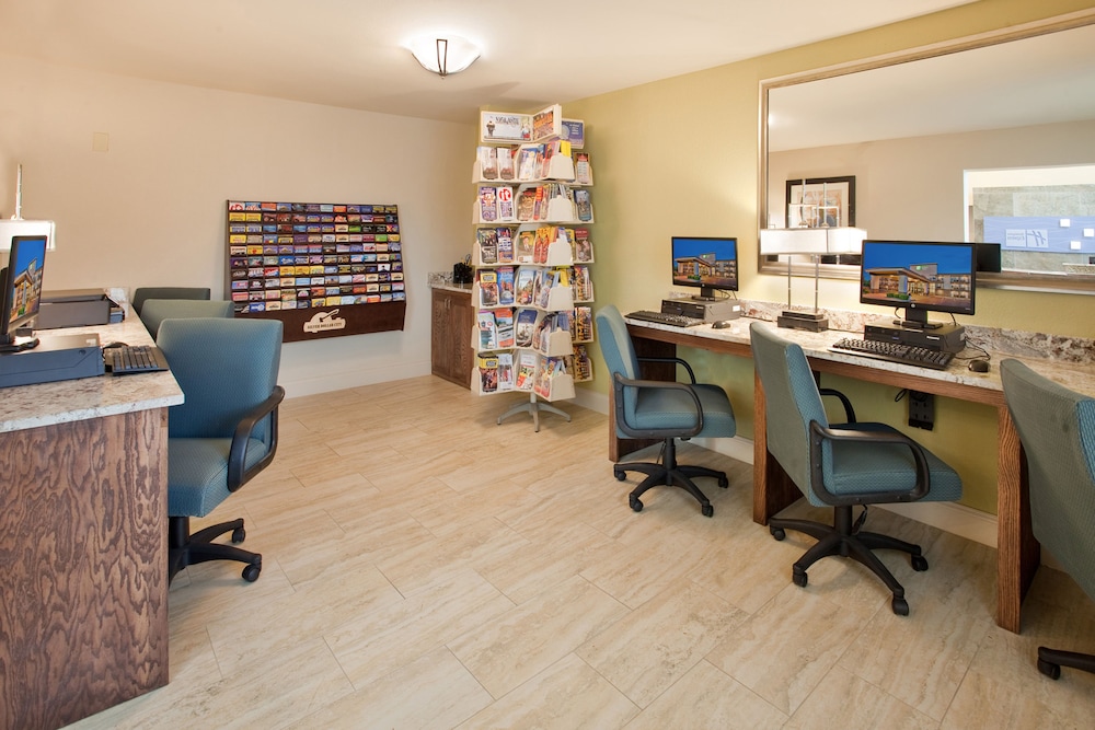 Holiday Inn Express Hotel & Suites Branson 76 Central by IHG - photo 31