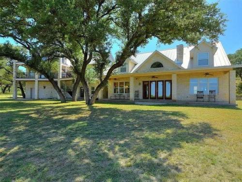 Lakefront 6BR Retreat w Dock & Game Room — hotel in Buchanan Dam