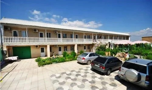 Kazantip Z Aliens Hotel in Zarichne, Russia