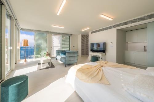 Barreirinha Suite Top Floor by Holiday Rental Madeira — 4-Star Luxury Hotel in Funchal, Portugal