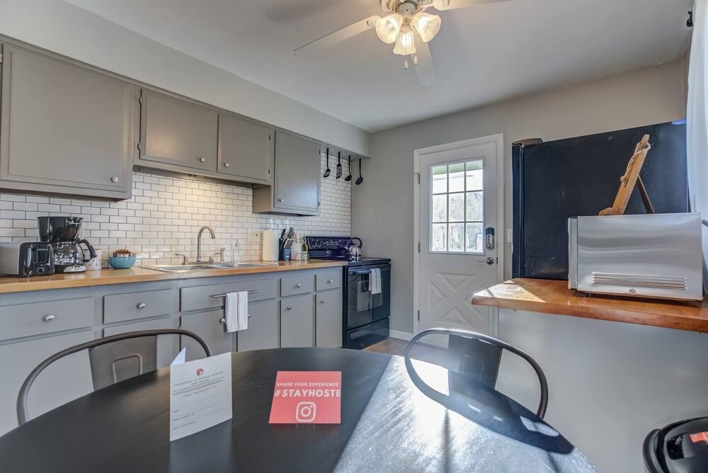2BR Aptmt Parks Private Deck Mountain Views - photo 11