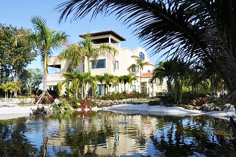 9 Bedroom Homes in Miami by TMG — 4-Star Luxury Hotel in Miami, United States