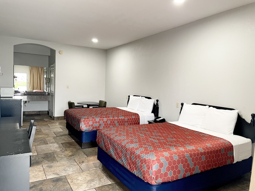 Texas Inn La Feria - photo 4