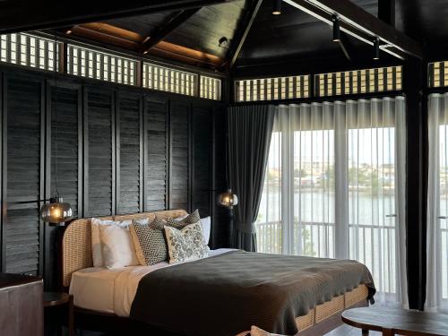 Rongmai Mahachai Cafe And Stay — 4-Star Luxury Hotel in Samut Sakhon, Thailand