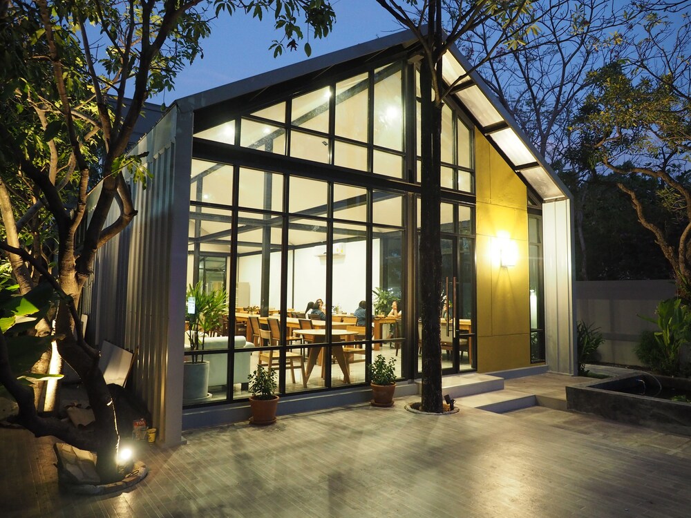 Warila Hotel in Samut Prakan, Thailand