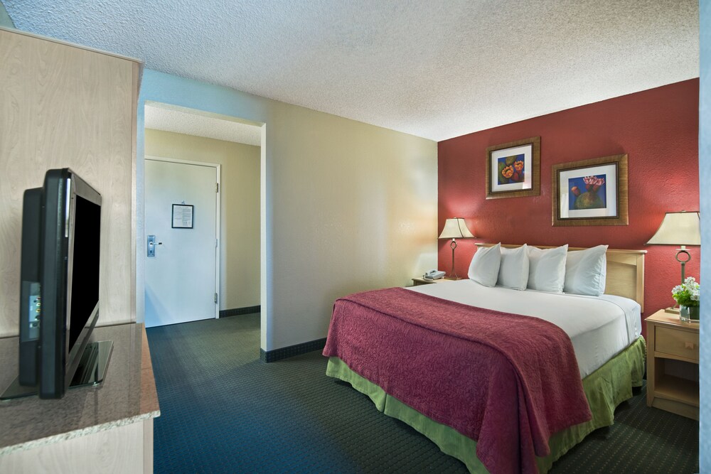 Oxnard Inn Lancaster - photo 6