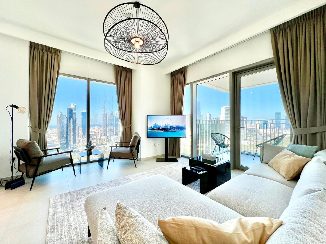 Downtown Views 2BR Dubai Mall Fountain & Burj Khalifa access — 5-Star Luxury Hotel in Dubai, United Arab Emirates