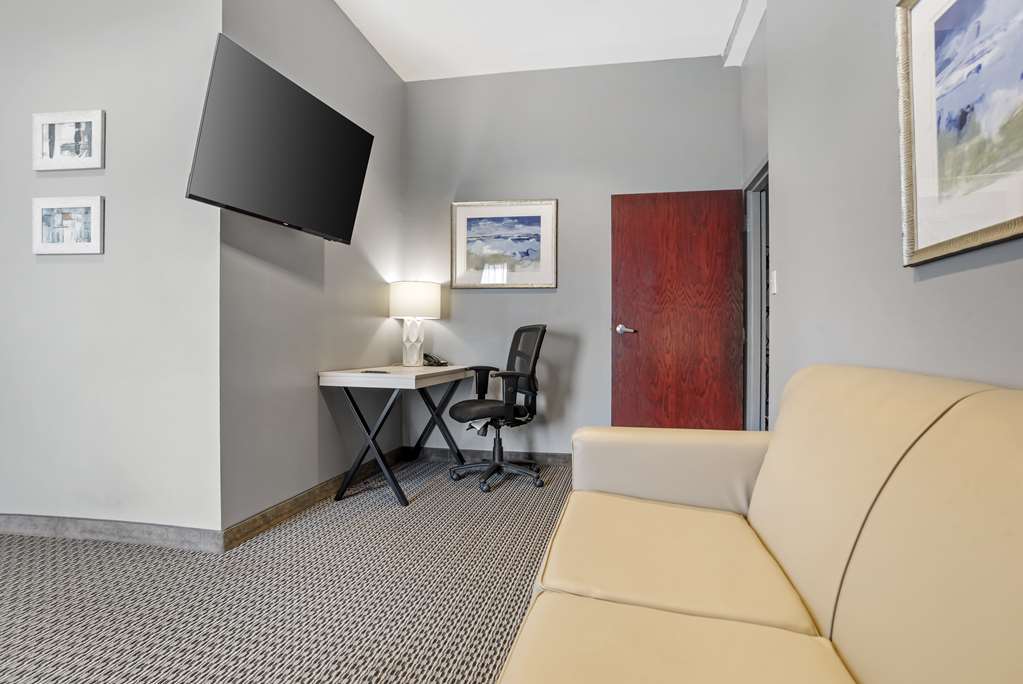 Best Western Plus Two Rivers Hotel & Suites - photo 20