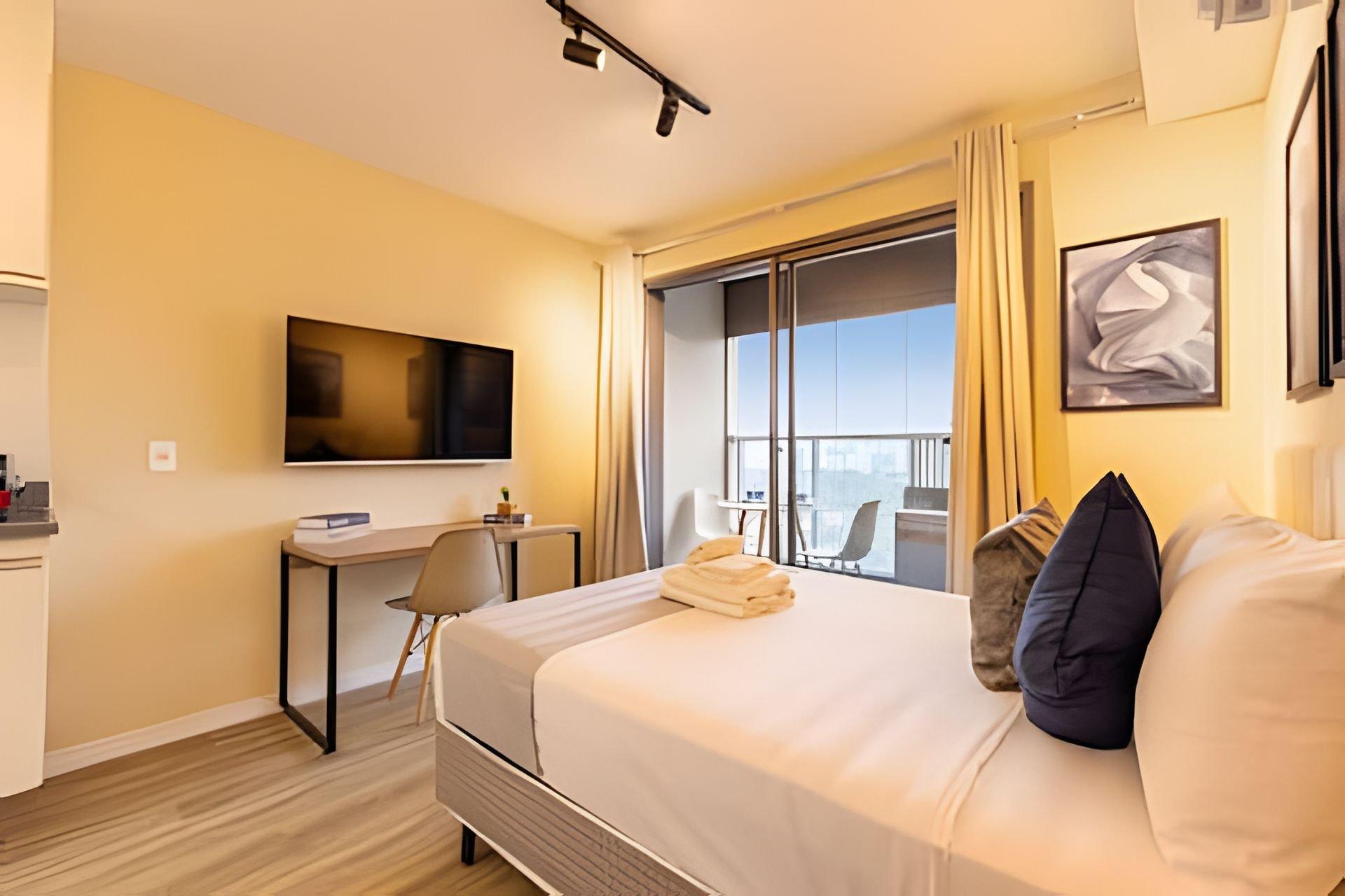 Easy Star Lindo studio C varanda no Alto da Boa Vista MY01I in Sao Paulo, Brasil