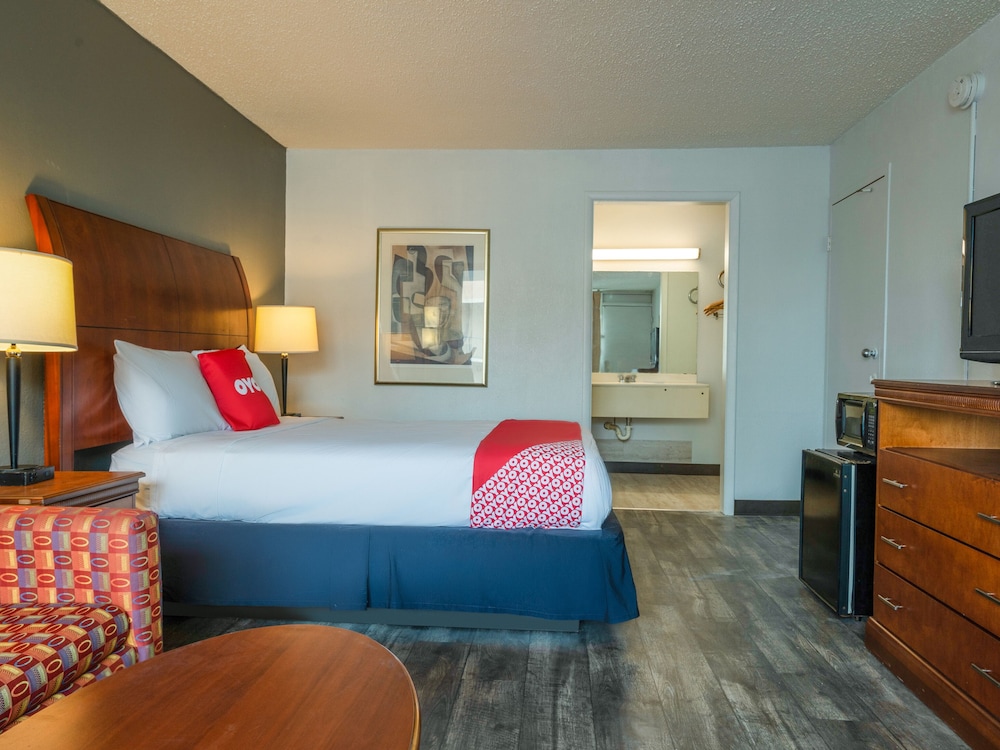 Travelodge by Wyndham Henderson - photo 17