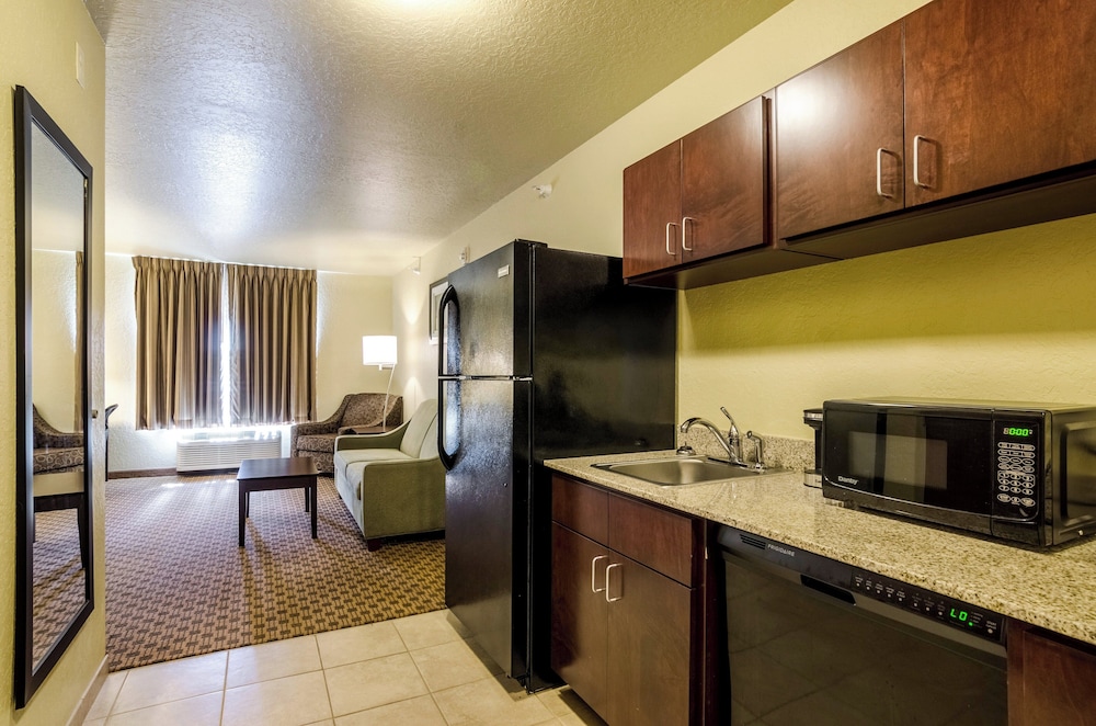 Cobblestone Inn & Suites Cambridge - photo 11