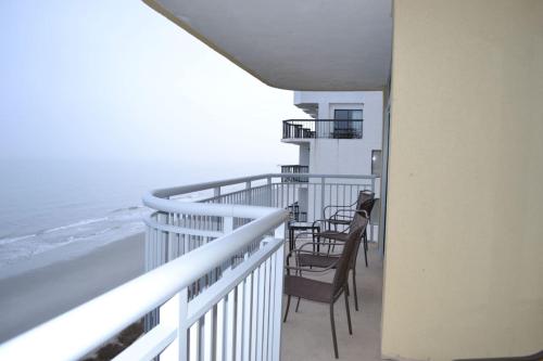 Direct Oceanfront Unit 1207 4 Bedroom 3 Bath Resort — 4-Star Luxury Hotel in Myrtle Beach, United States