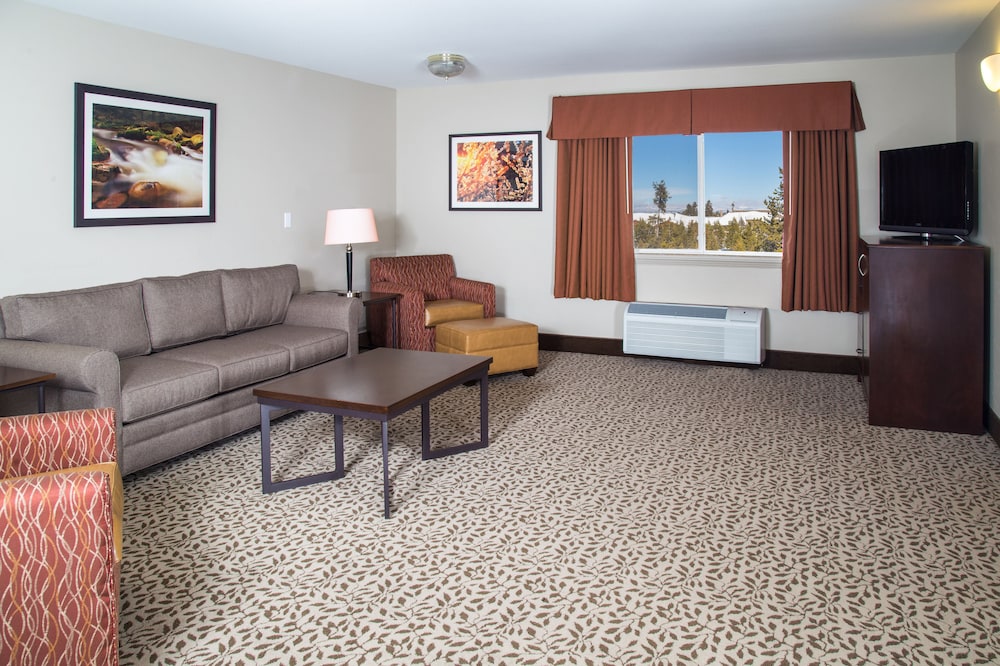 Gray Wolf Inn & Suites - photo 15