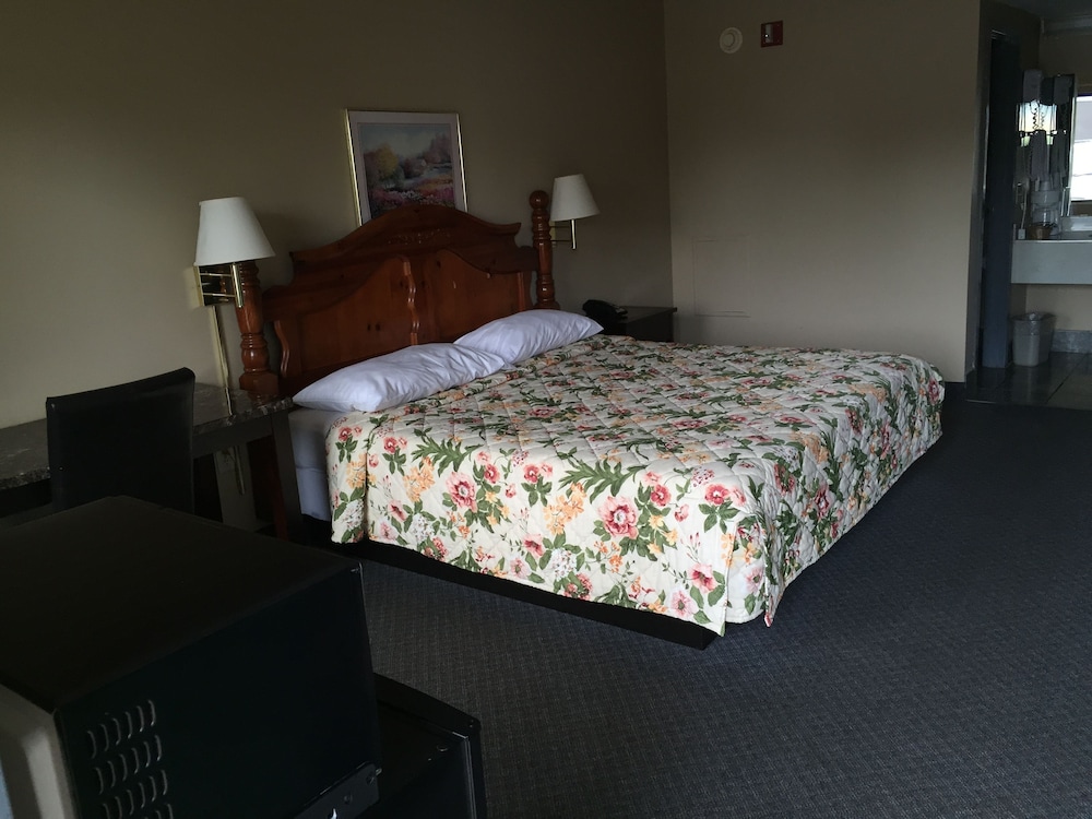 Highway Inn - photo 20