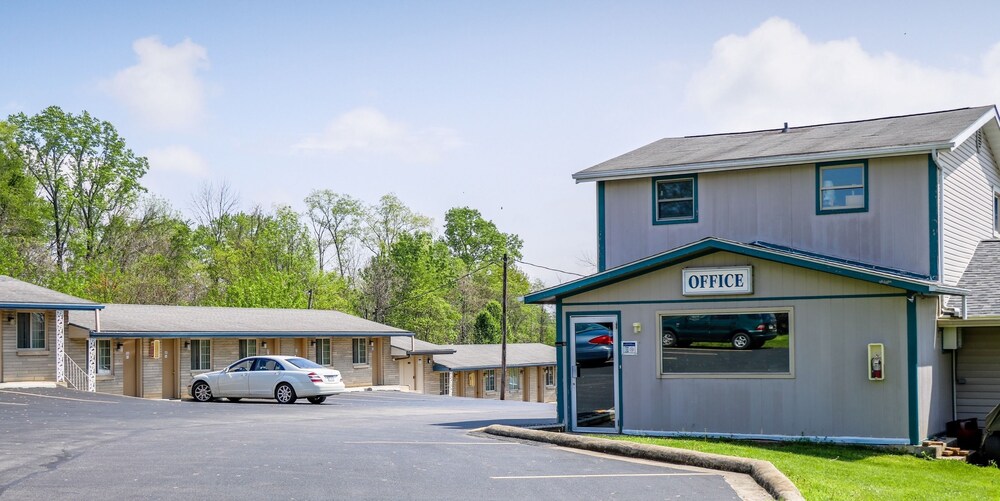 Economy Inn of Bloomington in Bloomington, United States