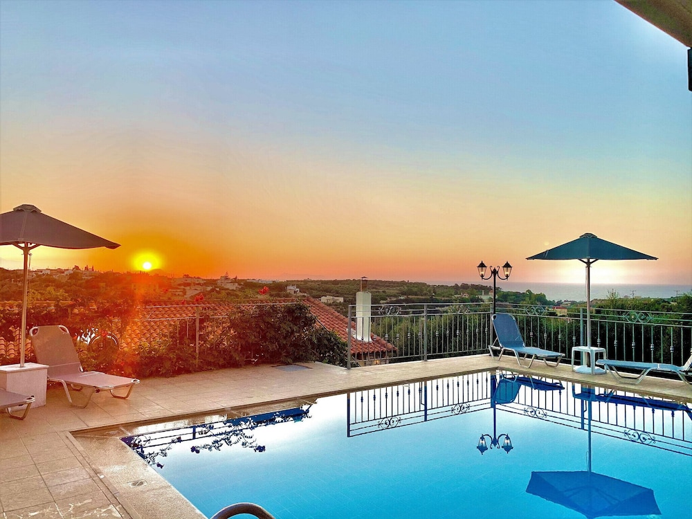 Eros — 4-Star Luxury Hotel in Rethymno, Greece
