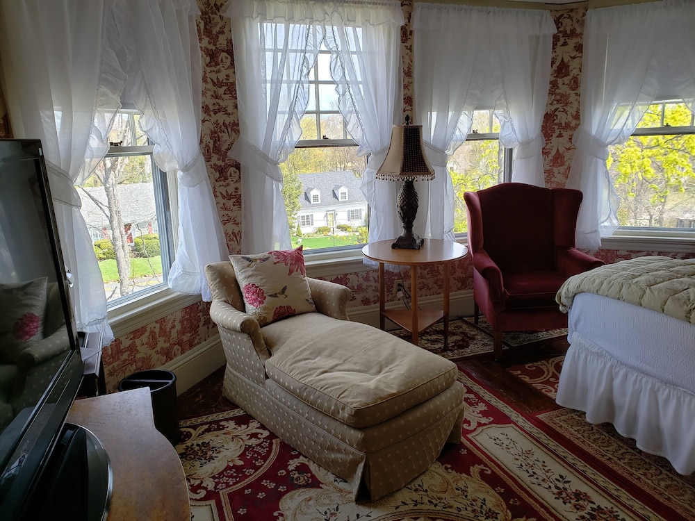 Moseley Cottage Inn & Town Motel - photo 17