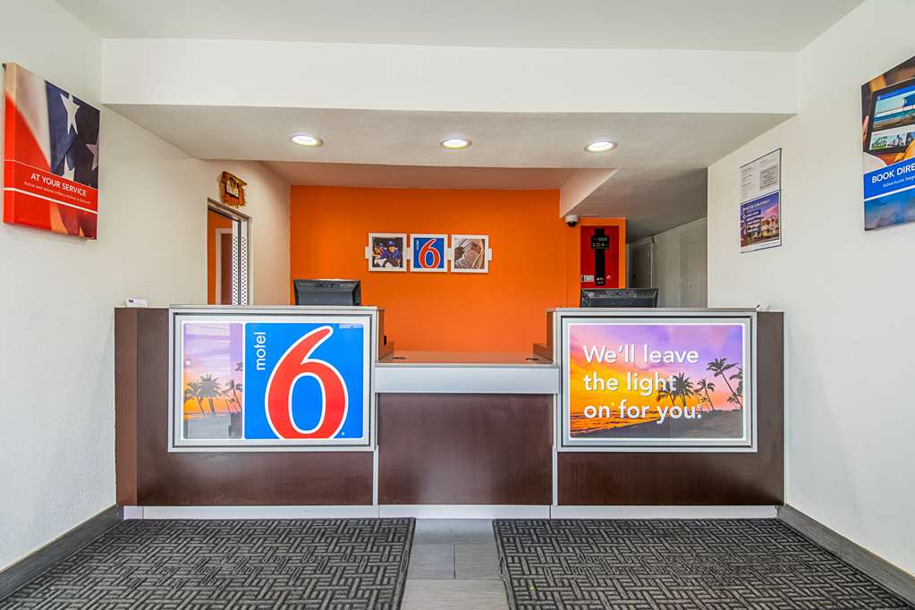 Motel 6 Bakersfield CA Airport - photo 23