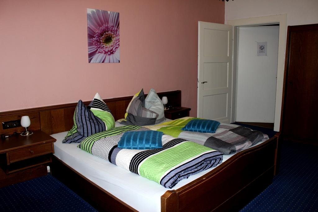 Hotel Haus Wasserscheide — hotel in Burbach