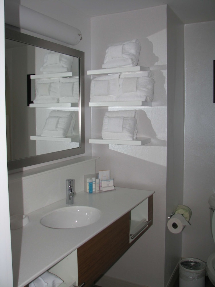 Hampton Inn Sevierville - photo 29