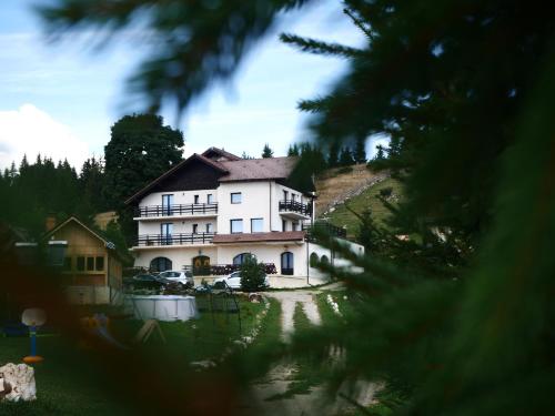 La Rocca - carbon neutral hotel in Fundata