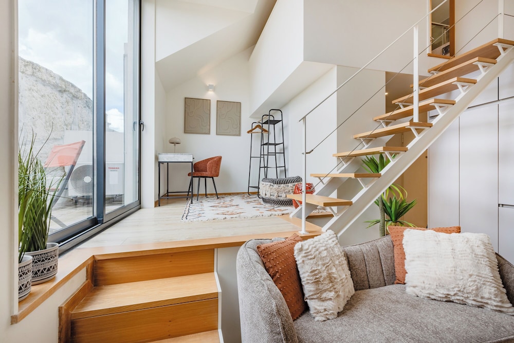 Saldanha Boho Duplex — 4-Star Luxury Hotel in Porto, Portugal