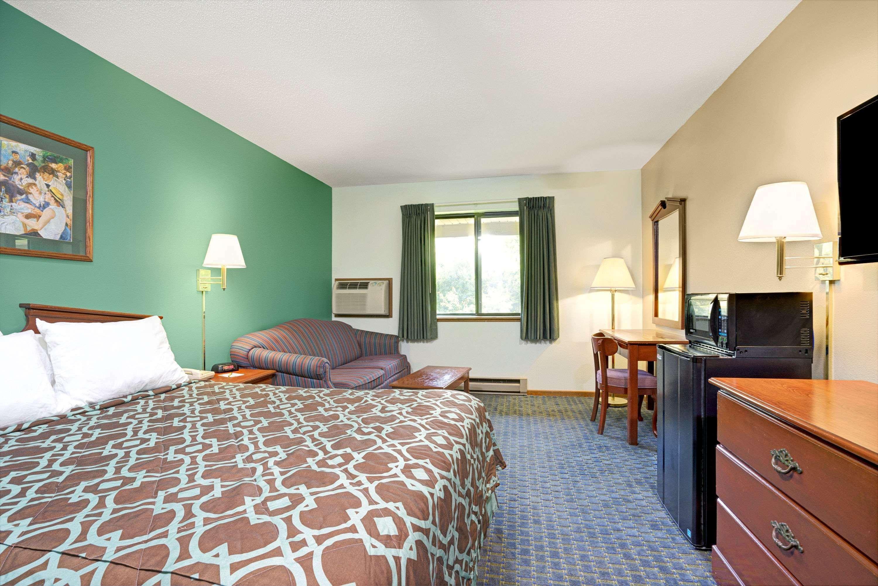 Super 8 by Wyndham Hudson - photo 15