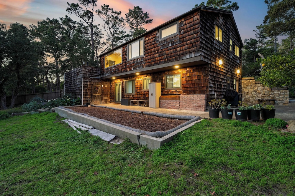 Sunridge Lookout by AvantStay Big Backyard Oasis Patio Central Location — hotel in Del Monte Forest