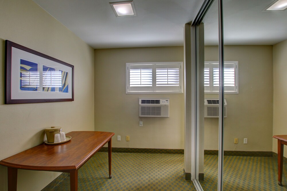 La Avenida Inn - photo 20