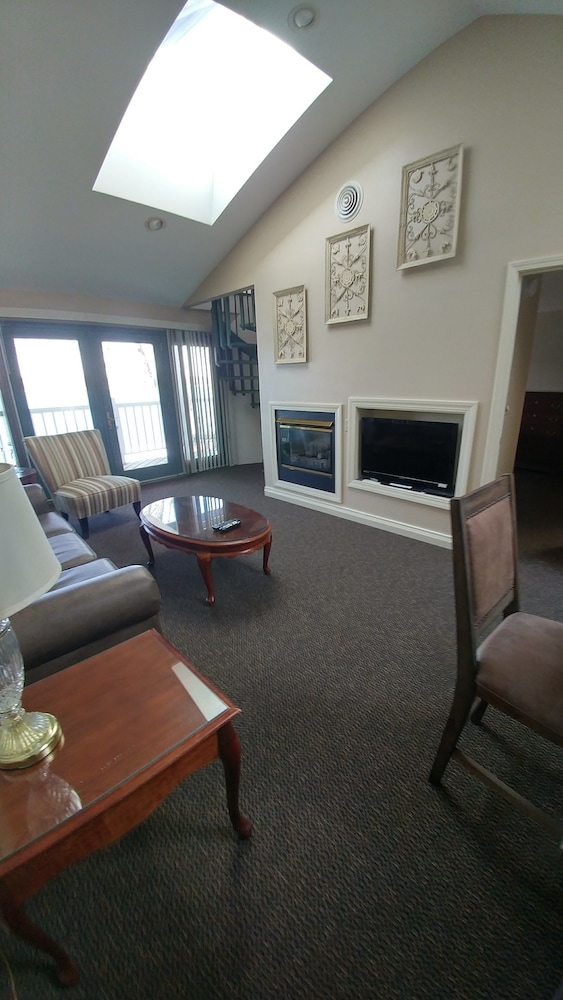 Snug Harbor Inn - photo 17