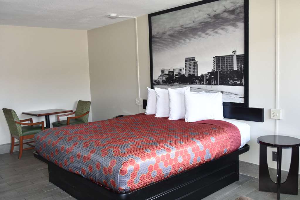 Super 8 by Wyndham Biloxi — hotel in Biloxi