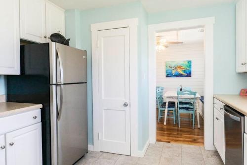 Salty But Sweet by Oak Island Accommodations - photo 20
