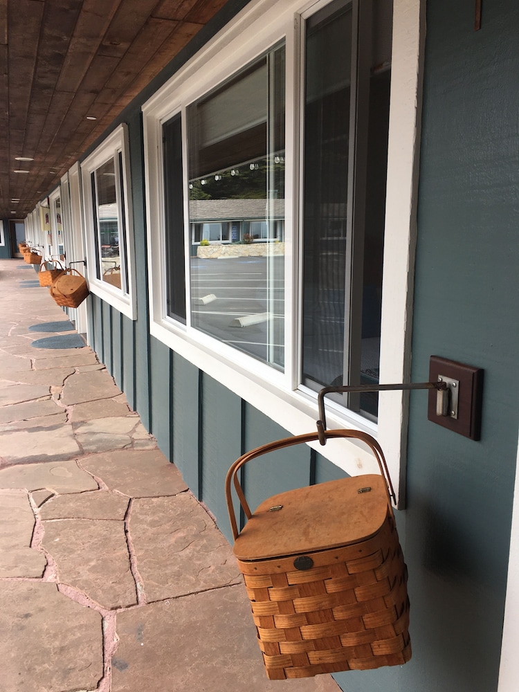 Cambria Shores Inn - photo 26
