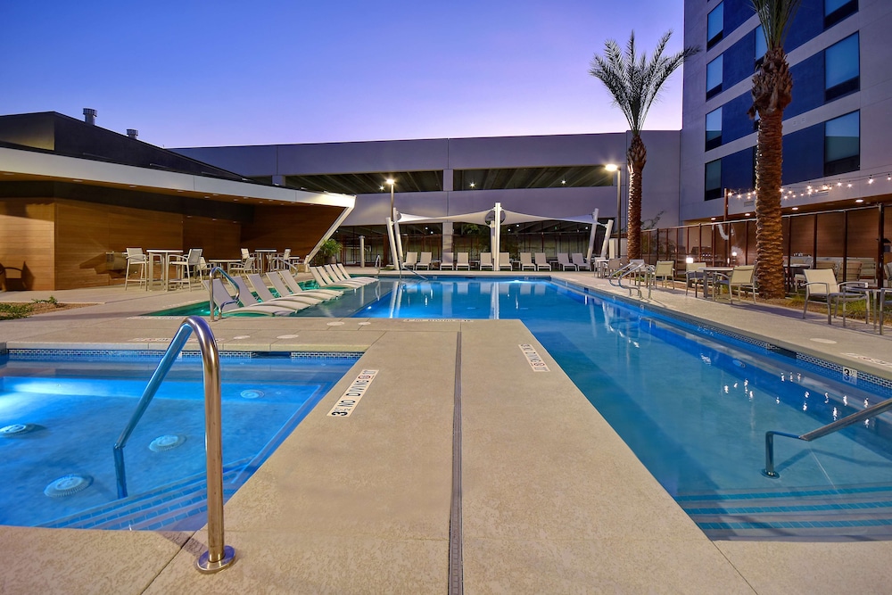 Hampton Inn & Suites Las Vegas Convention Center No Resort Fee - photo 11
